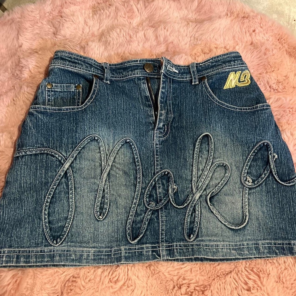 graphic denim skirt 😎